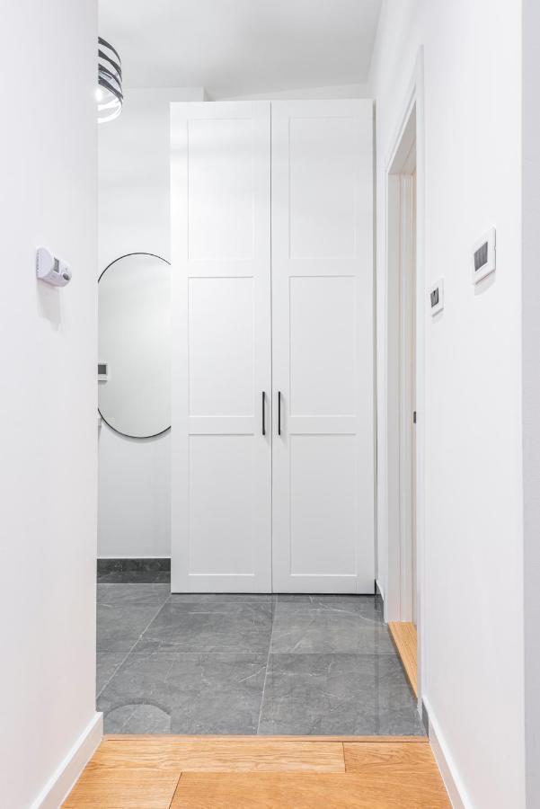 Vertigo One Bedroom Apartment-Free Private Parking Novi Sad Buitenkant foto