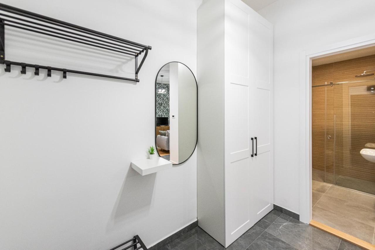 Vertigo One Bedroom Apartment-Free Private Parking Novi Sad Buitenkant foto