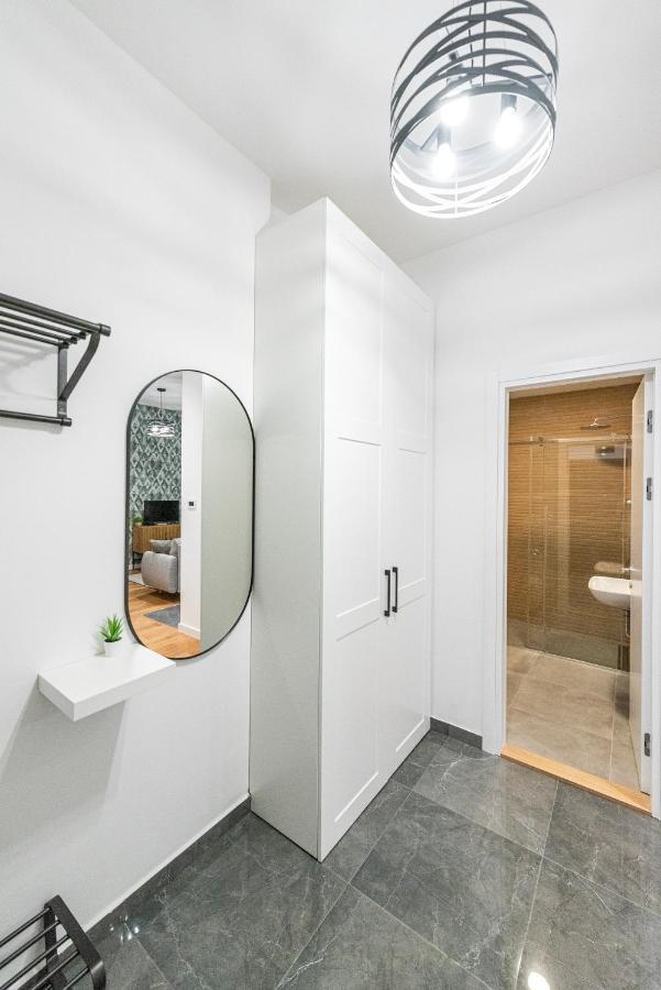 Vertigo One Bedroom Apartment-Free Private Parking Novi Sad Buitenkant foto