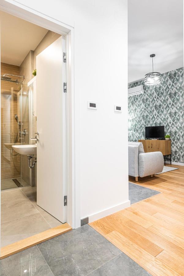 Vertigo One Bedroom Apartment-Free Private Parking Novi Sad Buitenkant foto