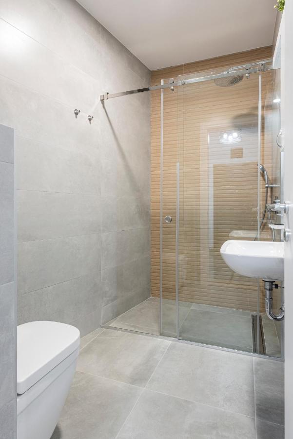 Vertigo One Bedroom Apartment-Free Private Parking Novi Sad Buitenkant foto